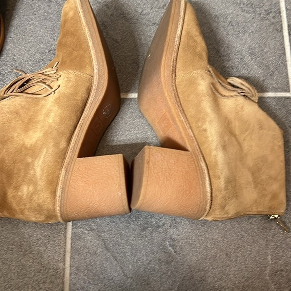 UGG women’s Sz 12 Corin Suede Ankle Boots block heel tassel bow zip back winter - Picture 3 of 9